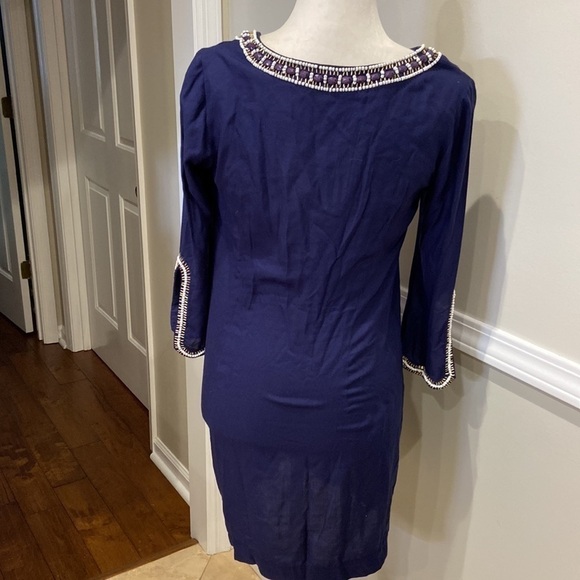 Lilly Pulitzer Sarah True Navy
Beaded Embellished Tunic 3/4 sleeve! Size XS - Picture 6 of 9